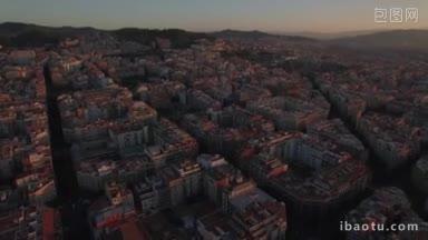 鸟瞰<strong>巴塞罗那</strong>日落时的城市景观，街道和房屋